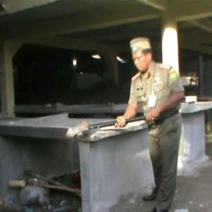 Lapak Pasar Ikan Di Bongkar