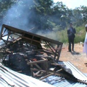 Pemerintah Dan Aparat Tak Mampu,Puluhan Massa FPI Bakar Tempat Judi