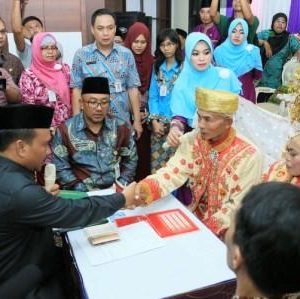 Peringati HARGANAS XXI Pemko TPI Gelar Nikah Massal