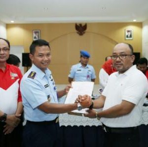 Danlanud Serahkan Barang Antik Sitaan Ke Pemko Tanjungpinang