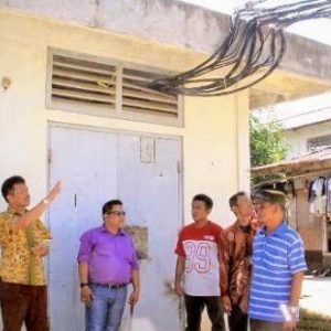 Warga Keluhkan Gardu PLN Yang Bermasaalah.