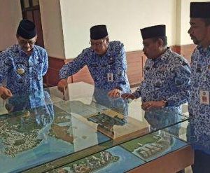 Pj gubernur Lihat Maket Pembangunan Pulau Dompak