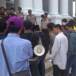 Gapura Gelar Aksi Demo Di Kajati Kepri