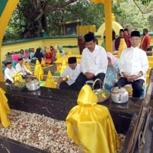 Sanur Ziarah Makam Raja Penyengat