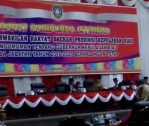 Gubernur Kepri diberhentikan dengan hormat.