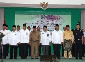 Gubernur Lantik Panitia Penyelenggara Haji