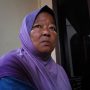 Salmah (59), Ibu Said Ismarullah, juru mudi pompong penyengat teggelam, saat ditemui di Polres Tanjungpinang, Selasa (30/8). (Foto. ANG)