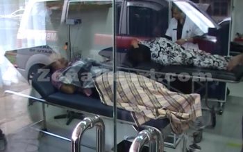 Kukuh Satrio dan Ahmad Roni Susilistiyanto, Tamu Hotel ASTON yang diduga keracunan saat mendapatakan pertolongan emergency di Puskesmas Batu 10 Tanjungpinang, Kamis (1/9). (Foto.ANG)
