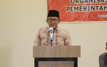 Skretaris Daerha Kota Tanjungpinang, Riono saat membuka Rapat Koordinasi (Rakor) Penataan Kelembagaan Organisasi Perangkat Daerah, di Hotel CK Tanjungpinang, Senin (19/9). (Foto.Hum)