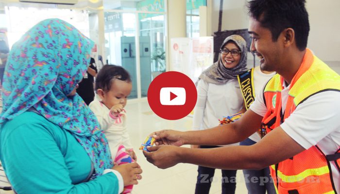 Video Angkasa Pura II Tanjungpinang Bagi-Bagi Cokelat Ke Pelanggan