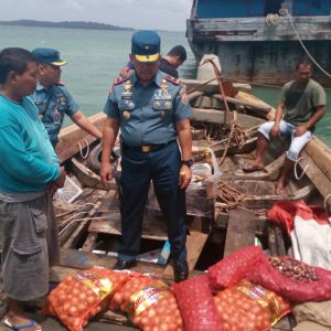 Muat Bawang Merah Illegal , KM Rizky Indah  Diamankan Tim WFQR Lantamal IV