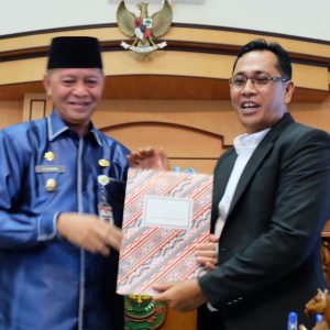 DPRD Dan Pemko Tanjungpinang Tanda Tangani Pembahasan Ranperda 2017