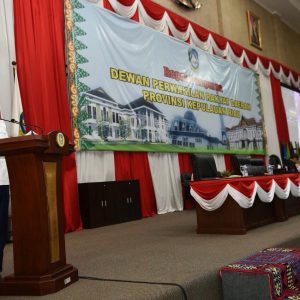 Gubernur Laporkan Ranperda Pajak dan Retrubusi Daerah Kepada DPRD