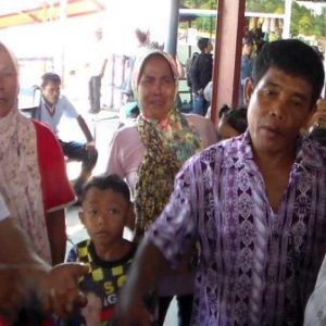 Menangis Karena Barang dan surat penting Terbawa Kapal