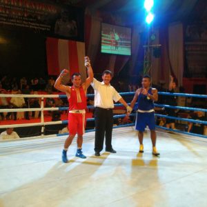 Petinju jannes Raih Emas Tinju Kelas 75 Kilo