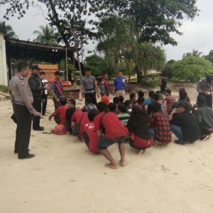 KRI Cucut Amankan 37 Orang TKI Illegal Dan 1 WNA Asal Pakistan