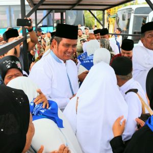 Bupati dan Wakil Bupati Bintan Sambut Jamaah Haji Kabupaten Bintan.