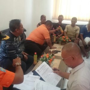 Cuaca Buruk Kapal Angkut Besi Tenggelam