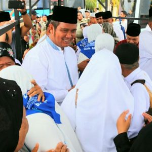 Bupati dan Wakil Bupati Sambut Jamaah Haji Kabupaten Bintan