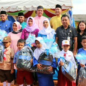 Guna Meringankan Beban Wali Murid Program Seragam Sekolah Gratis Akan Terus Dilanjutkan.