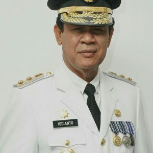 Isdianto Berpakaian Dinas Putih Saat Dilantik Jadi Wagub Kepri