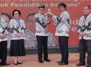 Nurdin Minta Guru Untuk Berbenah Agar Tidak Ketinggalan