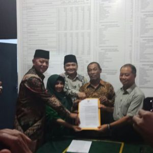 Rahma Serahkan Surat Pemberhentian DPRD Ke KPU Kota Tanjungpinang