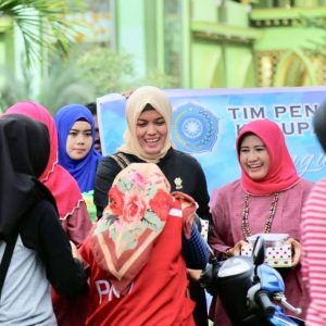 Jelang Berbuka Puasa, PKK Kab.Bintan Bagikan Ribuan Takjil Gratis