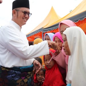 Lebaran Hari Kedua, Bupati Bintan Silaturahmi Bersama Masyarakat Sri Kuala Lobam