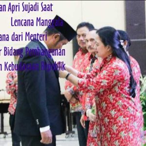 Bupati dan Ketua TP PKK Kabupaten Bintan Terima Lencana Manggala Karya Kencana