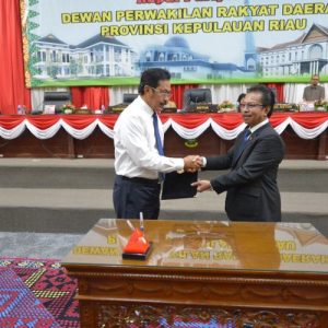 Gubernur Jawab pandangan Fraksi-Fraksi