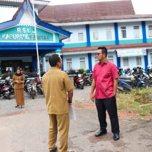 Bupati Cek Kondisi Lahan Parkir RSUD Kabupaten Bintan