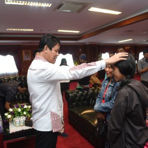 Sebuah ‘Tiket Impian’ Untuk Yeni dari Wakil Gubernur Kepri