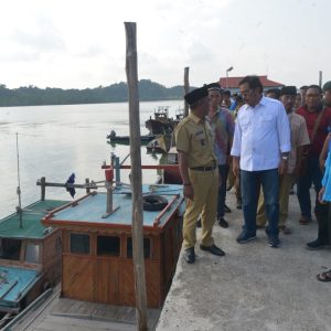 Warga Minta Sekolah dan Penahan Ombak