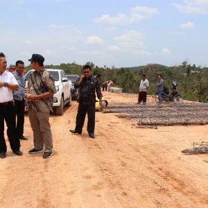 Tinjau Jalan Lintas Timur , Bupati Bintan Pastikan Progres Pembangunan Berjalan Baik