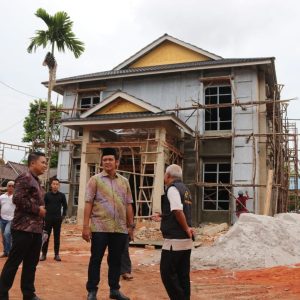 Bupati Bintan Tinjau Renovasi Kantor Kelurahan Kijang Kota