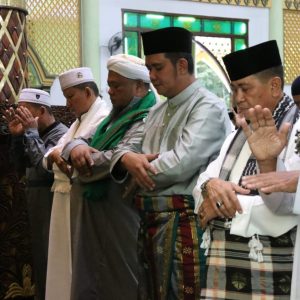 Bupati dan Wakil Bupati Bintan Sholat Idul Fitri 1440 H di Masjid Nurul Iman Kijang