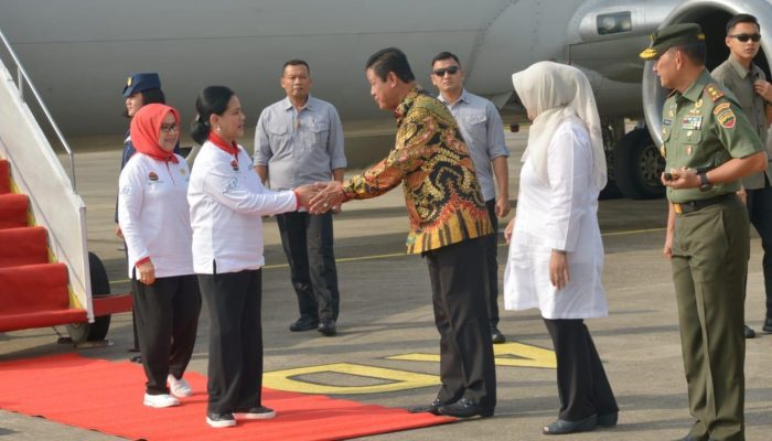 Isdianto Sambut Ibu Negara dan Ibu Wapres