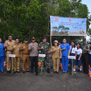 Lestarikan Ekosistem Laut,Lantamal VIII Tanam 17 Ribu Bibit Mangrove