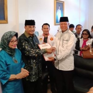 Ismet Kembalikan Formulir Pendaftaran Ke Kantor DPD Gerindra Kepri