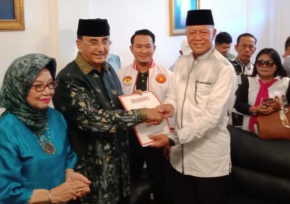 Ismet Kembalikan Formulir Pendaftaran Ke Kantor DPD Gerindra Kepri