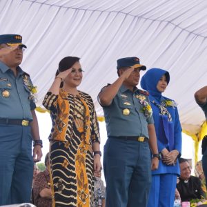 Wadan Lantamal VIII Terima Penghormatan Dari Peserta Kirab