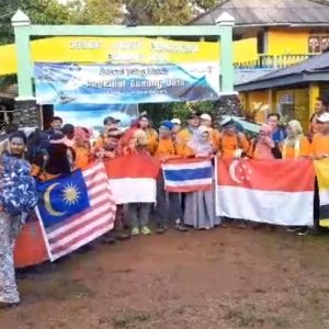 60 Peserta Mendaki Gunung Daik Bercabang Tige