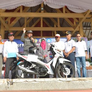 Senam Massal Peringati HUT PGRI Ke-74