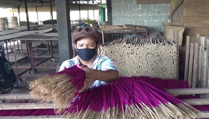 Jelang Imlek, Pesanan Dupa Sembahyang Naik 100 Persen