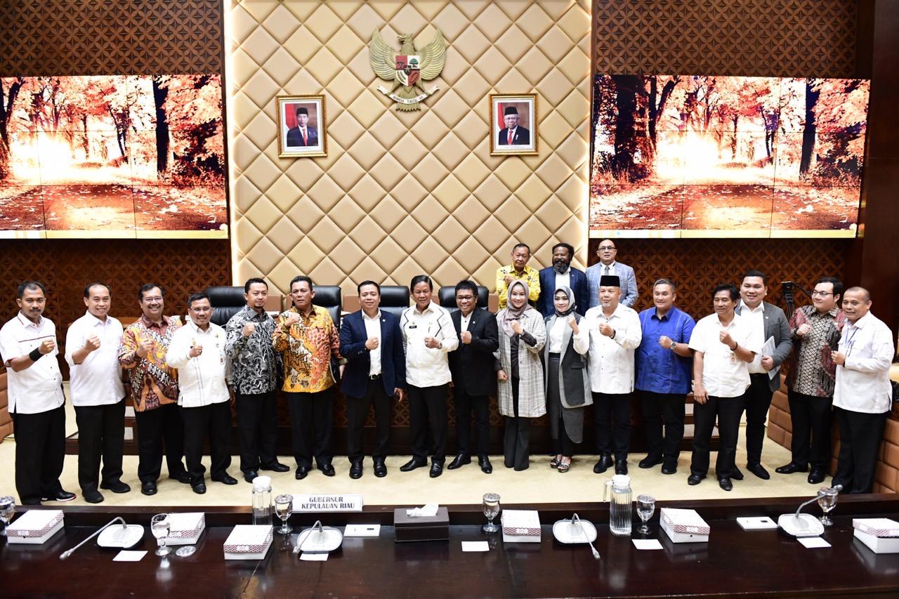 Ketua Serta Anggota Komisi V DPR RI Dukung Pembangunan Jembatan Babin