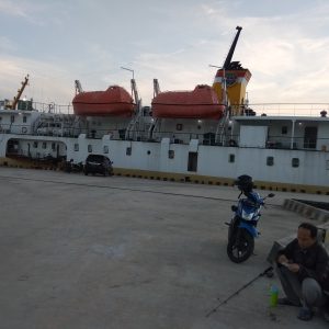 KM Sabuk Nusantara 48 Docking Di Pelabuhan Tanjung Moco