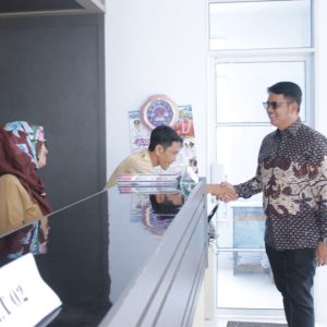 Kunjungi Kantor Kelurahan Kijang Kota, Bupati Minta Layanan Kepada Masyarakat Meningkat.