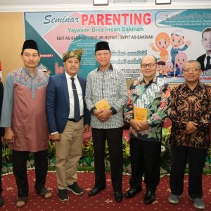 Seminar Parenting Jembatan Pendidikan Guru Dan Orang Tua