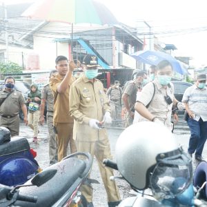 Cegah Penyebaran Covid-19,Syahrul Semprot Desinfektan Di Area Pasar